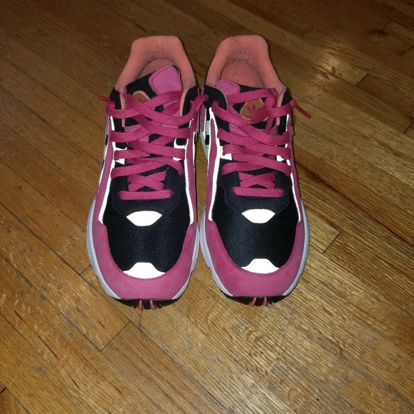 Sneakers - Picture 3 of 3